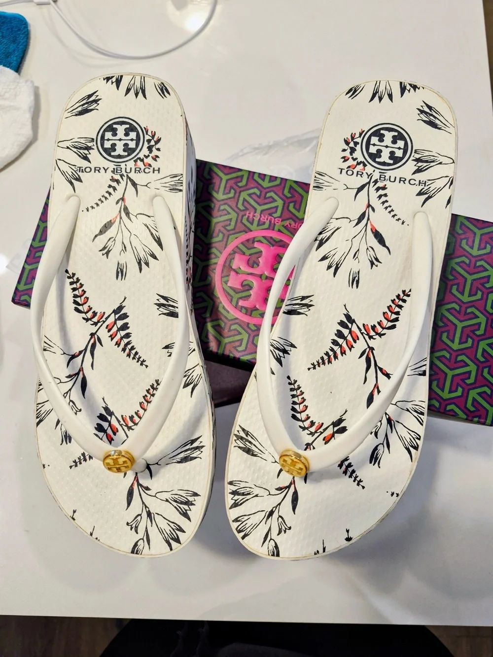 Tory Burch White Floral Logo Flip Flop Sandals size 10